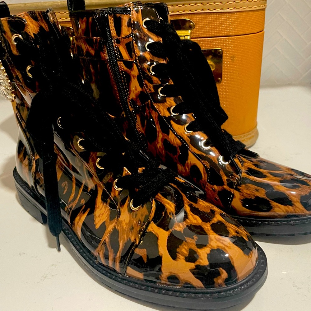 Alex Marie gorgeous embellished leopard print combat boots! US 10
